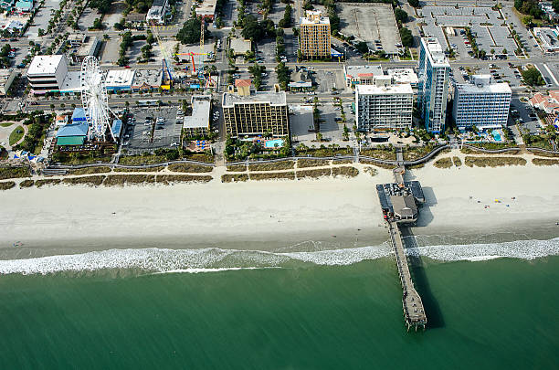 istock Pier, Boardwalk and Skywheel in Myrtle Beach, South Carolina 610764304