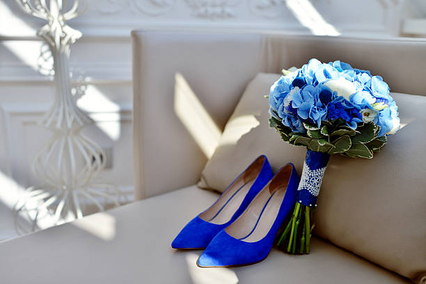 beautiful wedding colorful bouquet and shoes for bride - close to moving up closed women imagens e fotografias de stock