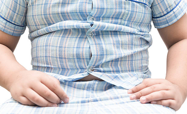 tight shirt on overweight boy - too small imagens e fotografias de stock