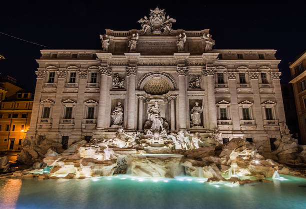 fonte de trevi à noite, roma, itália - barberini - fotografias e filmes do acervo