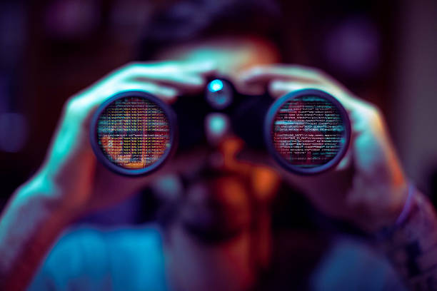 hacker spy su archivo de datos - binaculars fotografías e imágenes de stock