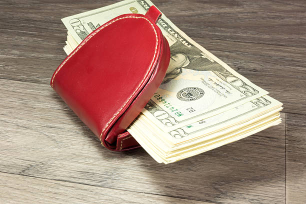 istock Purse and cash 610857566
