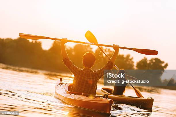 Photo libre de droit de Bonjour Le Coucher Du Soleil banque d'images et plus d'images libres de droit de Kayak - Kayak, Fleuve et rivière, Kayak - Sport