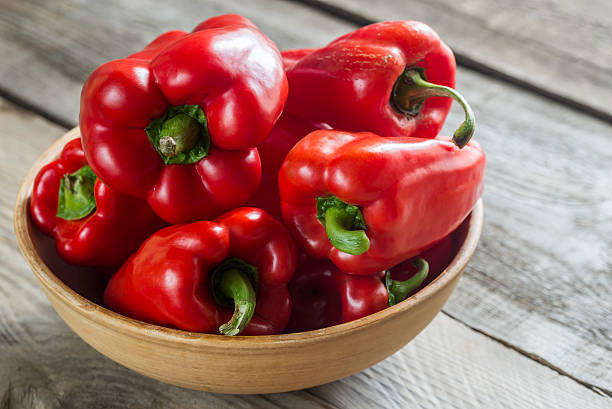 pimentos vermelhos bell - pepper vegetable bell pepper red bell pepper imagens e fotografias de stock