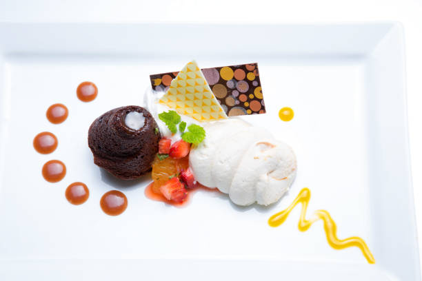 istock Molten Lava Chocolate Cake with Dolce De Leche 610958912