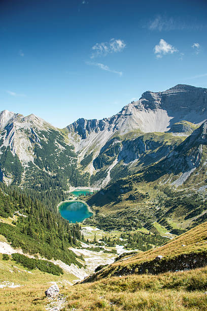 альпы, облака, озера. - alm bavaria mountain summer стоковые фото и изображения