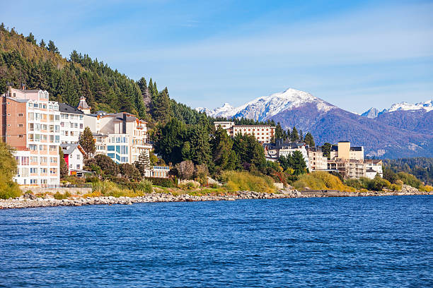 paysage de bariloche en argentine - panoramic bariloche argentina scenics photos et images de collection