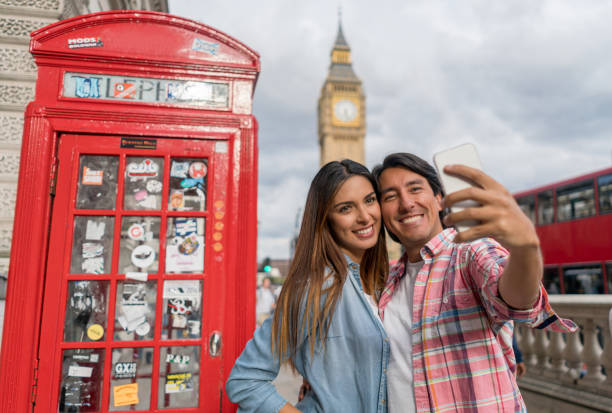 istock Couple taking a selfie sightseeing in London 610974808