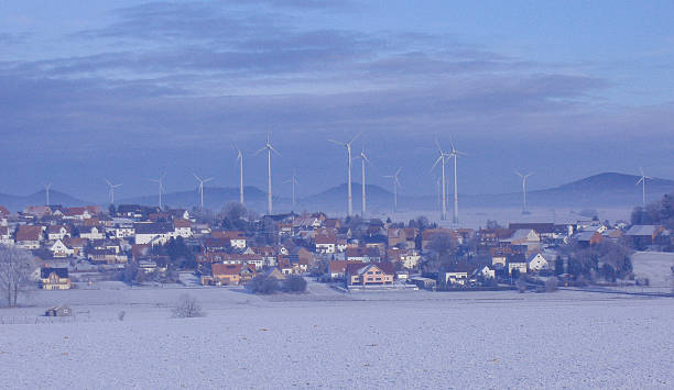 german wind turbines - kvan imagens e fotografias de stock
