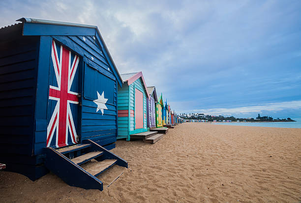 brighton strand badeboxen, melbourne. brighton strand befindet sich - australia brighton bathtub box stock-fotos und bilder