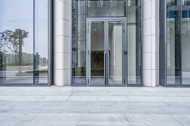 istock modern building outdoors 610985550