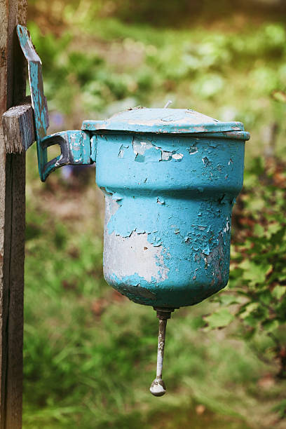 istock Old vintage washstand hanging outdoors, retro toning 611073550