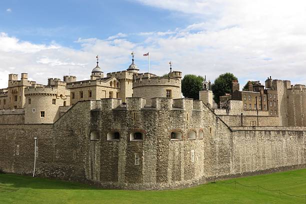istock Tower of London surrounded by stone wall 611074884
