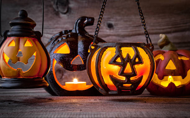 istock Traditional scary halloween holiday background 611092192