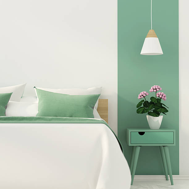 stilvolles schlafzimmer mit grüner dekoration - getönt stock-fotos und bilder