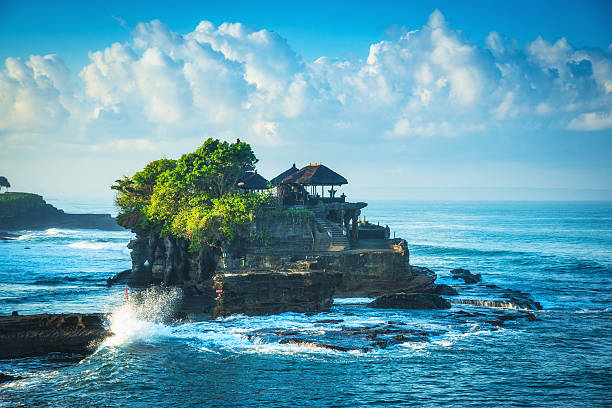 świątynia wody na bali-tanah los - travel destinations bali tanah lot temple zdjęcia i obrazy z banku zdjęć