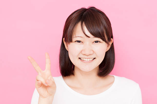 istock Japanese woman in pink background 611104918