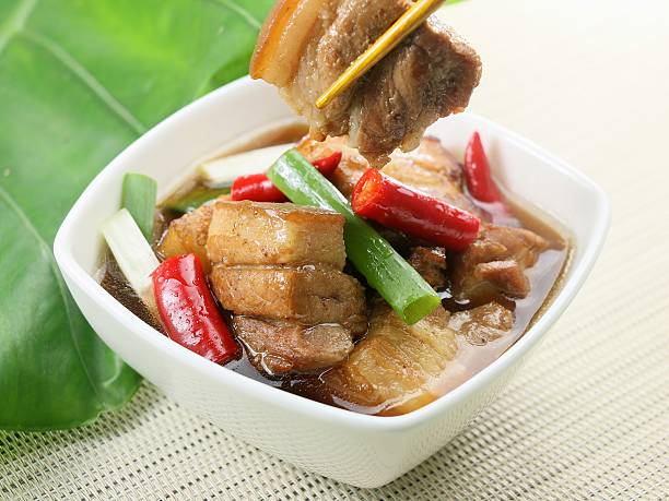 Cane fragrant braised pork with chili and onion in white