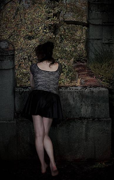 istock LOOK WHAT'S ON THE OTHER SIDE OF THE WALL 611178580