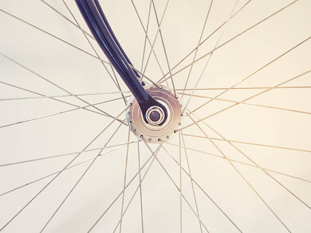 detalles de radios y cadenas de ruedas de bicicletas - bicycle pedal pedal bicycle macro fotografías e imágenes de stock