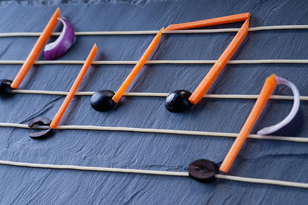 istock Musical notes of carrot, onion and olives 611193486