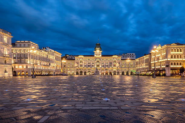 Piazza Dell Unita D'Italia in Trieste Piazza Dell Unita D'Italia is the largest square on the sea front in Europe italie stock pictures, royalty-free photos & images