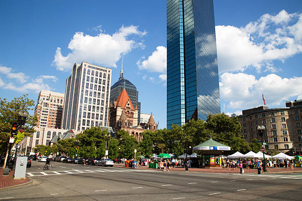 arranha-céus e história em copley square, boston - boston skyline day back bay - fotografias e filmes do acervo