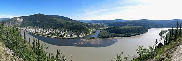 dawson city - klondike river - fotografias e filmes do acervo