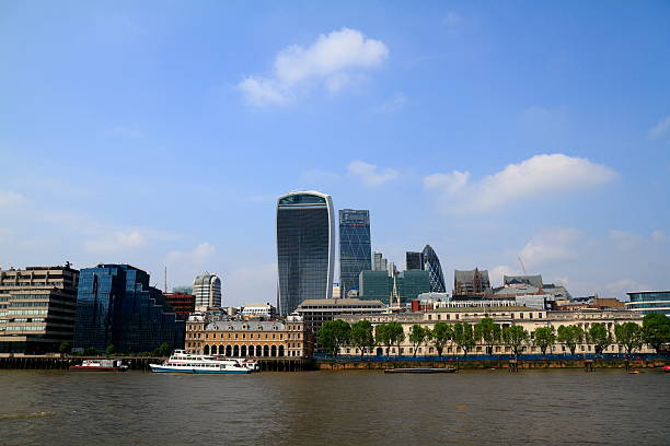 istock Beautiful London skyline 611214924