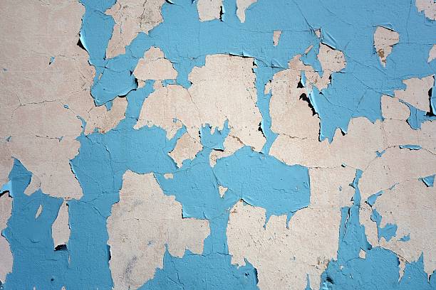 istock Abstract background of peeling paint on concrete wall 611287970
