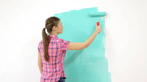 istock Pretty woman painting 611290196