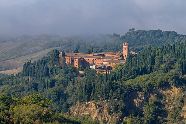 monte oliveto maggiore - benedictine - fotografias e filmes do acervo