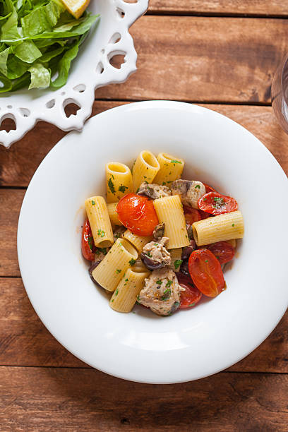 istock Rigatoni with Tuna Fish and tomato 611298028