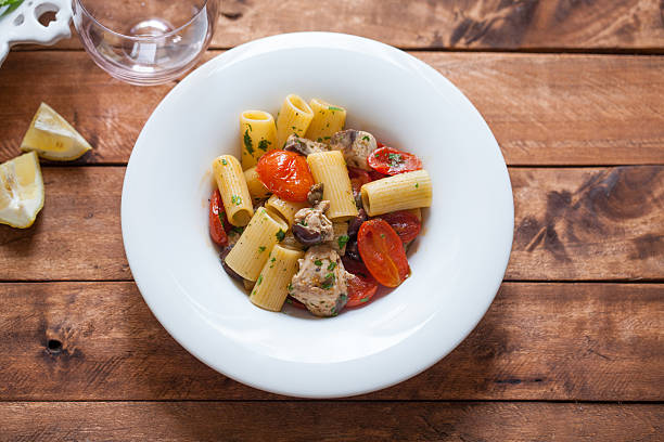istock Rigatoni with Tuna Fish and tomato 611298052
