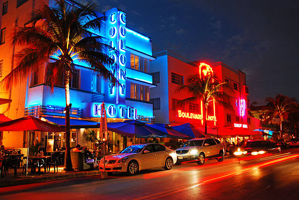 neon lights up the night along ocean boulevard, miami beach - south beach miami florida night florida stock-fotos und bilder