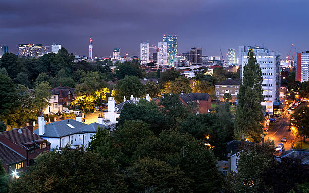 birmingham, anglie centrum města panorama soumraku. - the-rotunda - stock snímky, obrázky a fotky