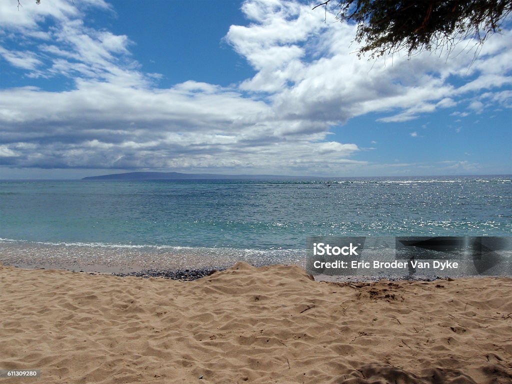 Gangle Wave Gentle Wave On Maui Beach Stock Photo - Download Image Now - Atoll, Bay ...