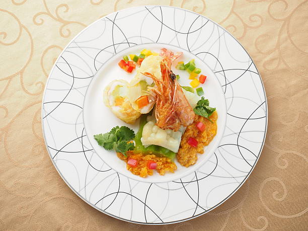 istock Fried shrimp head on white plate in asian restaurant 611316306