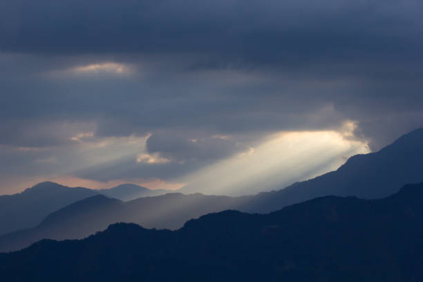 istock Sunrise light tourist people view 611317160