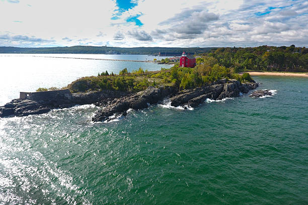 istock Marquette Light House keeping people safe on Lake Superior 611317332