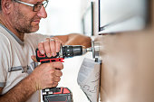 handyman-bei-der-arbeit.jpg?b=1&s=170x170&k=20&c=XKT546VBRXPOWg0Cr5GpkbVjjkkZW55c7RNyuhKZi-I=