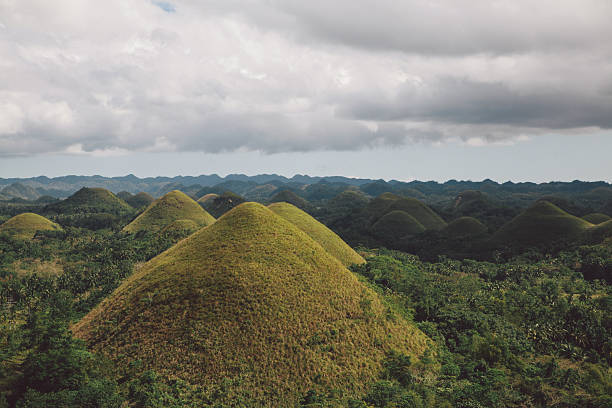 istock Scenic View Of Chocolate Hills Against Cloudy Sky 611487573