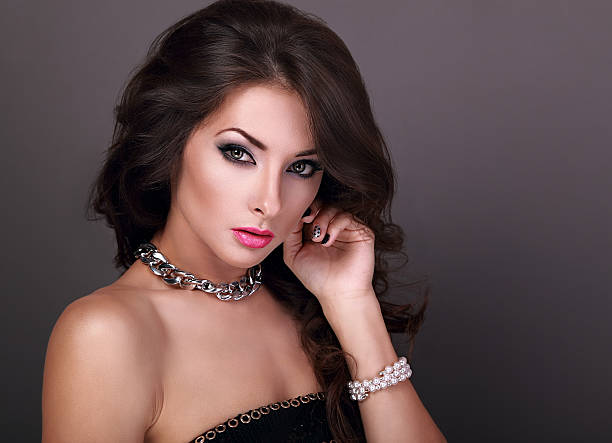 istock Beautiful bright evening makeup woman with long curly hairstyle 611593038