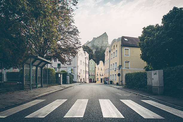 Burghausen em altötting alemanha no início da manhã - foto de acervo