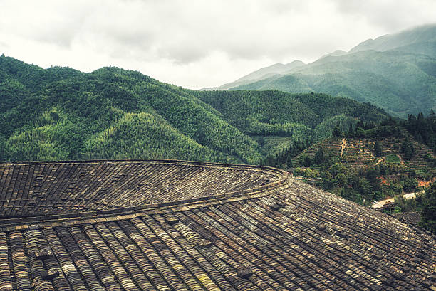 hakka roundhouse tulou dach - fujian province zdjęcia i obrazy z banku zdjęć