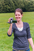 junge-frau-filmt-mit-einem-camcorder-handycam.jpg?b=1&s=170x170&k=20&c=ZNpmZn54JByjkx4DNLUIiu6Ew5_-hPtPDtcf2TPhfPQ=