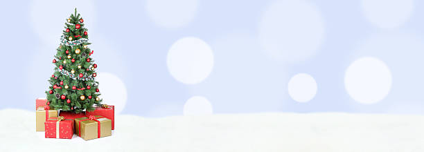 istock Christmas tree background banner snow light blue golden balls decoration 611600508