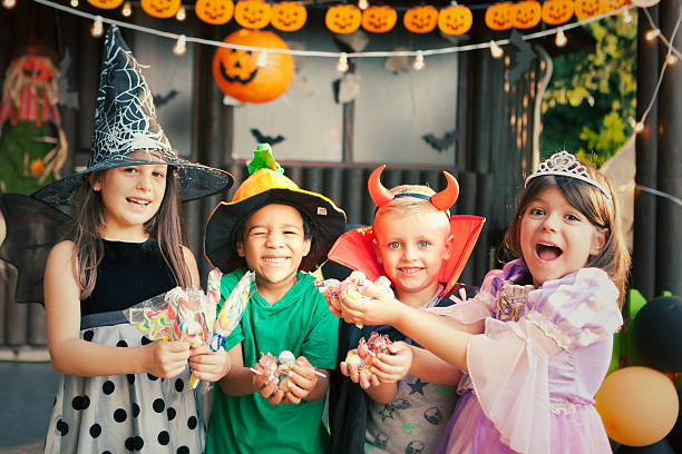 halloween ya está aquí - trick or treat fotografías e imágenes de stock