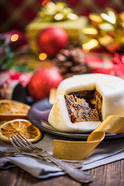 istock Slicing Christmas traditional festive fruit cake 611605518