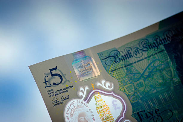 nuova nota da 5 sterline - five euro banknote new paper currency currency foto e immagini stock